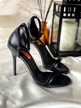 Joven Model Siyah Tek Bant Topuklu Ayakkabı